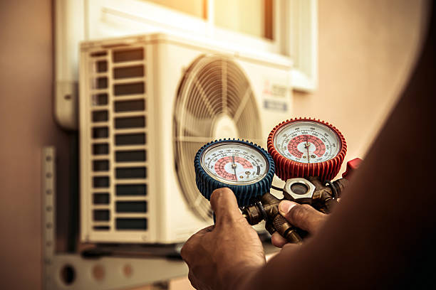 Professional Hvac technician working in Pompton Lakes, NJ